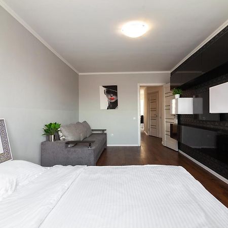 Leogrand Apartments On Svobody Lviv Bagian luar foto