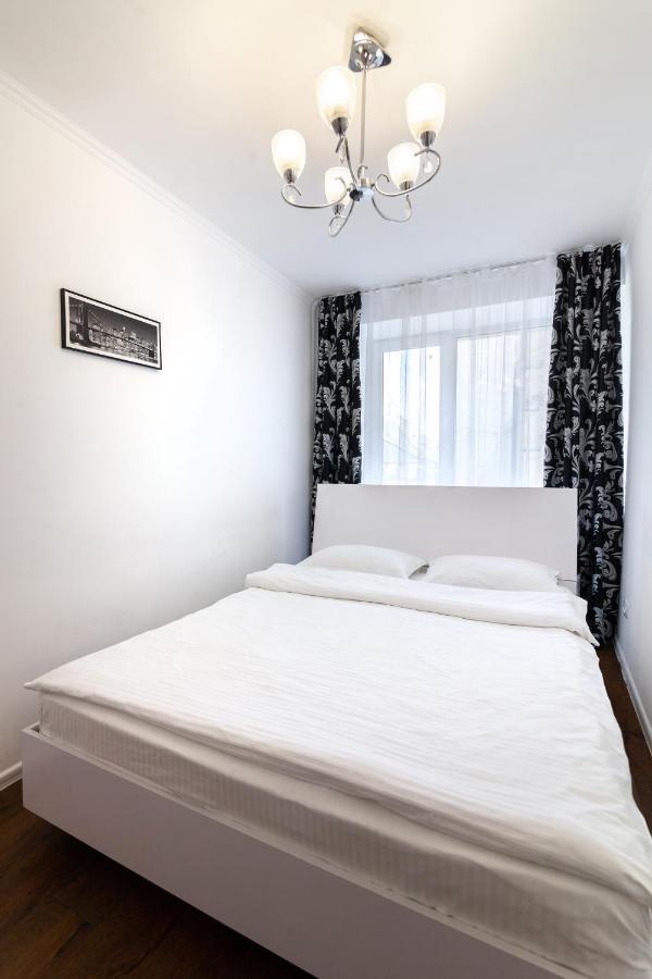 Leogrand Apartments On Svobody Lviv Bagian luar foto