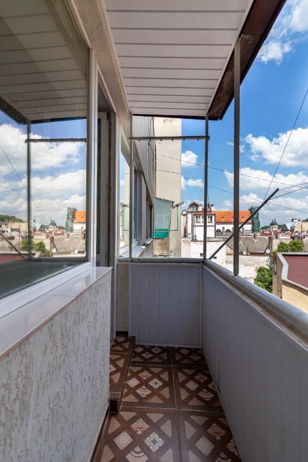 Leogrand Apartments On Svobody Lviv Bagian luar foto