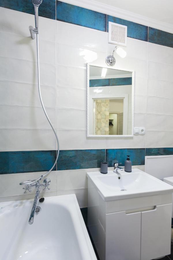 Leogrand Apartments On Svobody Lviv Bagian luar foto