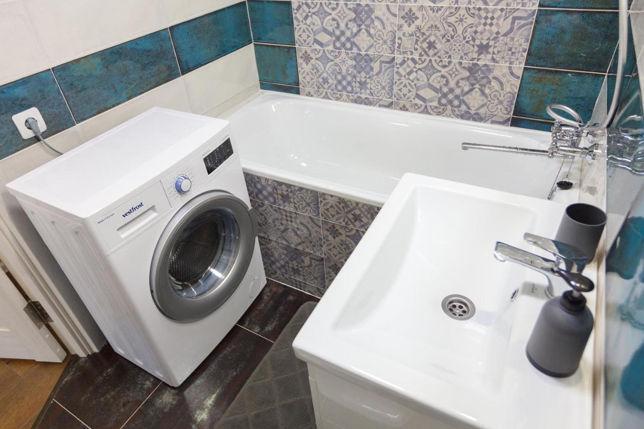Leogrand Apartments On Svobody Lviv Bagian luar foto